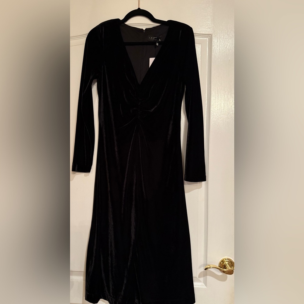 Laundry by Shelli Segal
Mid length Velvet Dress NWT two sizes available